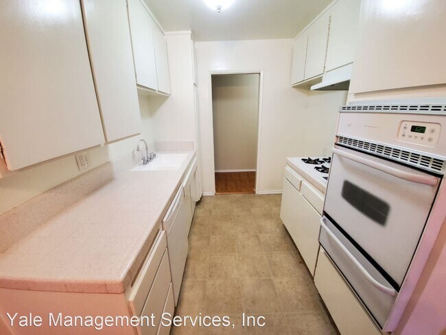 Building Photo - 14701 Rayen St