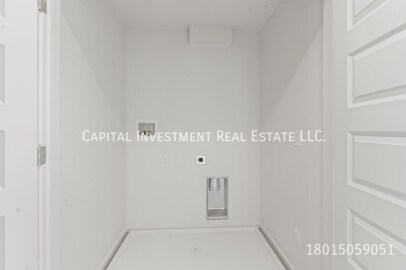 Building Photo - 1689 S W Temple St