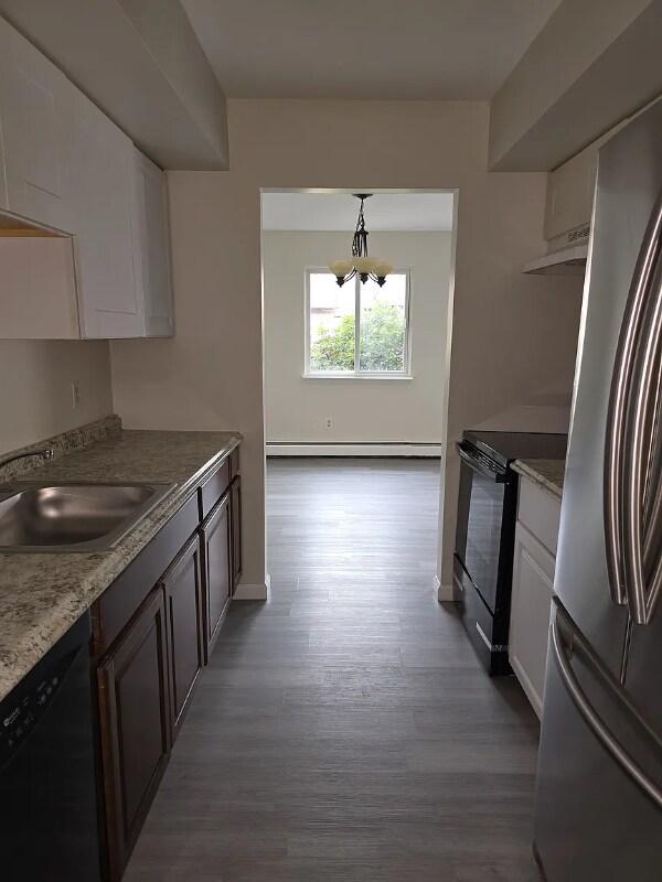 Building Photo - 1601 Cherry Hill Dr