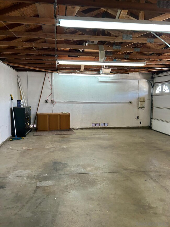 Building Photo - 21705 Walnut St
