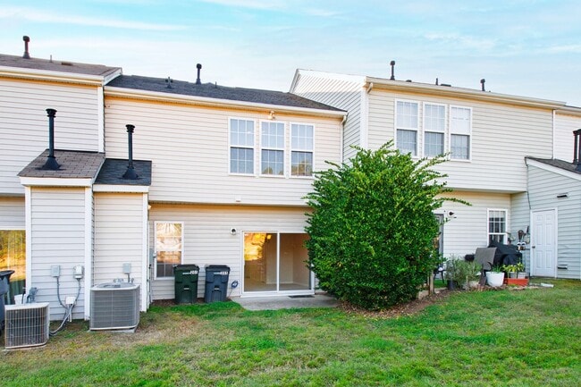 Building Photo - Prime Morrisville Location – Updated 3BR Townhome in Walnut Woods