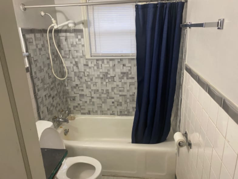 Building Photo - 3740 W 2nd St