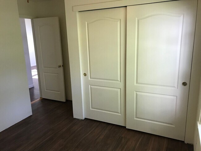 Building Photo - West Davis three bedroom available for September move in!