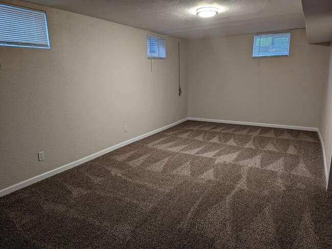 Building Photo - 8560 Cedar Ln