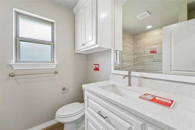 Building Photo - 12401 Samara Dr