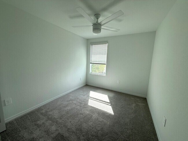 Building Photo - 3-Bed/ 2.5- Bath Modern Townhouse in Lakew...