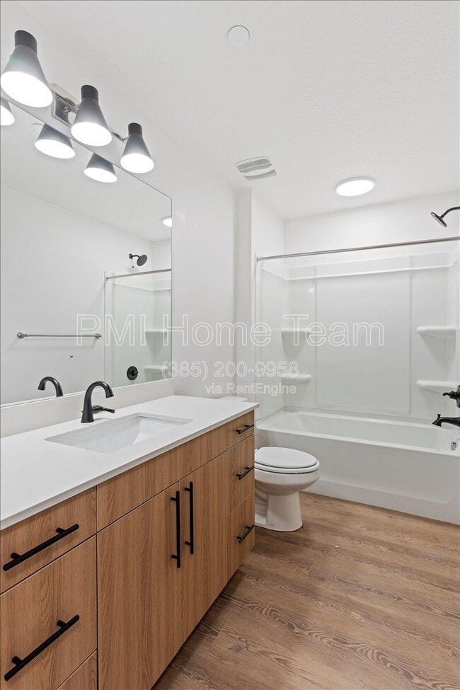 Building Photo - 3378 Washington Blvd