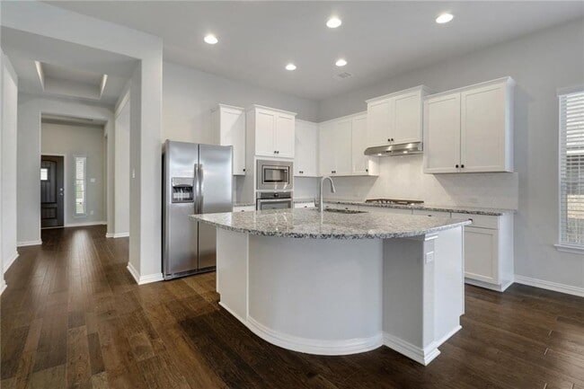 Building Photo - 624 Peregrine Way
