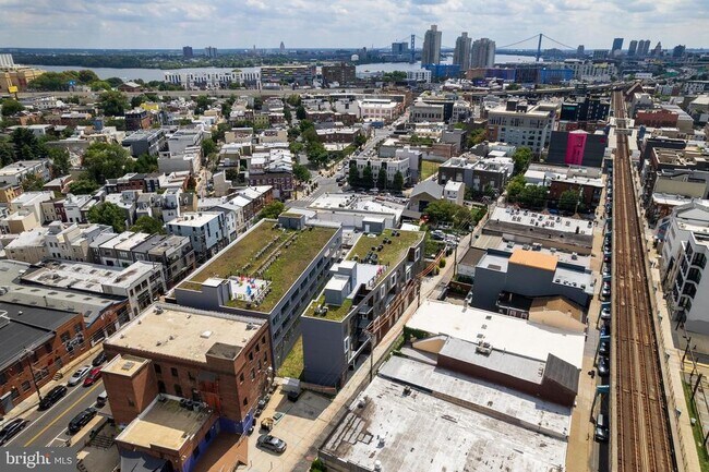 Building Photo - 1325 N Lee St