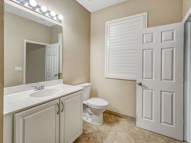 Building Photo - Well-Maintained 3-Bedroom Townhouse in Botanica | 1-Car Garage | Jupiter