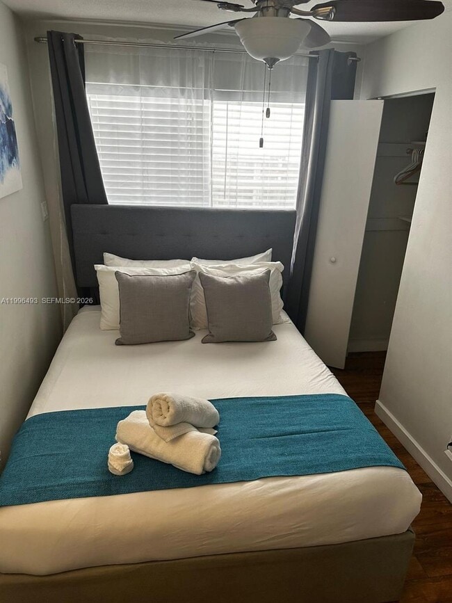 Building Photo - 1448 Dewey St