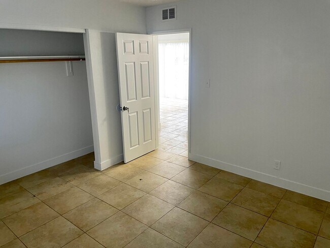 Building Photo - 3351 Brussels St