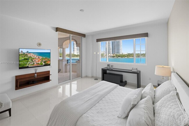 Building Photo - 7141 Fisher Island Dr