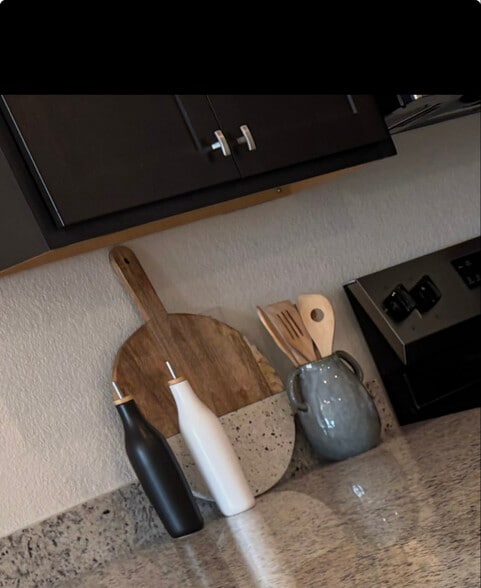 Building Photo - 3804 Elm Dr