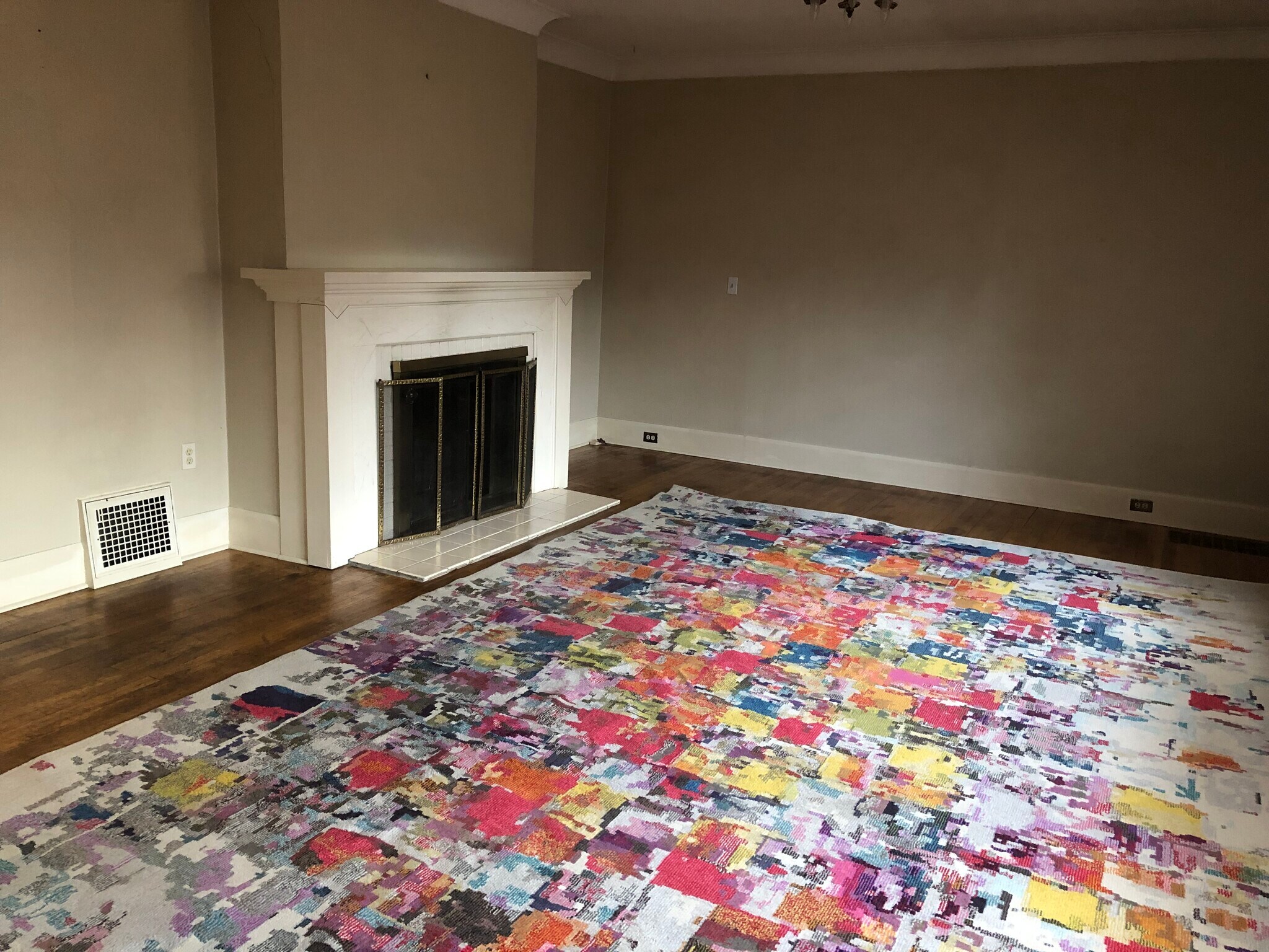 living room - 207 S 16th Ave