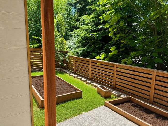 Building Photo - Beautiful Trails at Newcastle Home