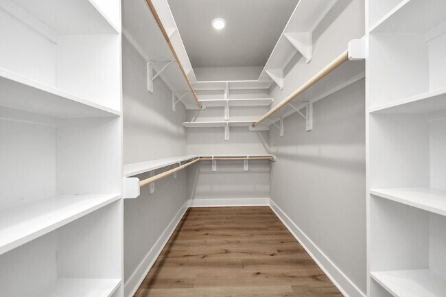 Building Photo - 410 E 41st St