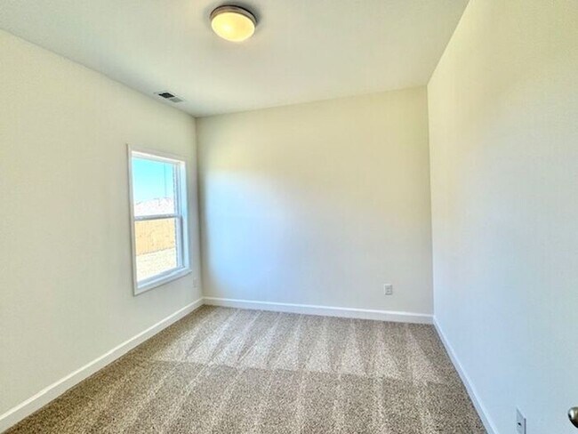 Building Photo - Brand NEW Modern 5-bedroom 3 bath home in Oakland available for Rental!