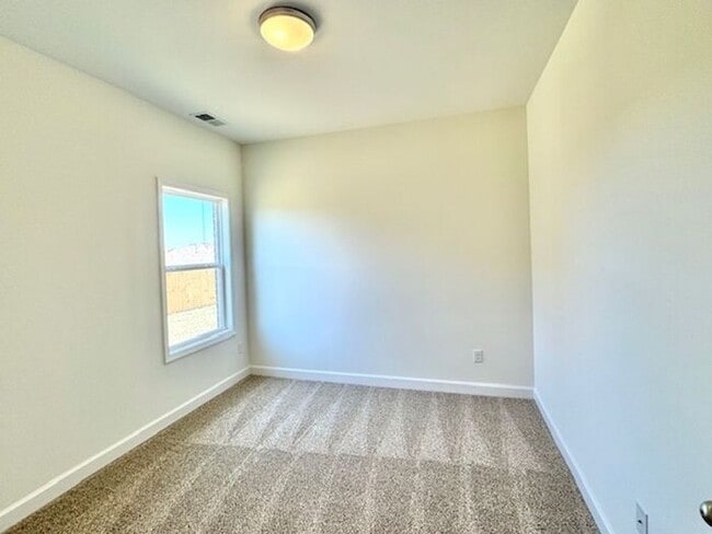 Building Photo - Move In Special! Brand NEW Modern 5-bedroo...