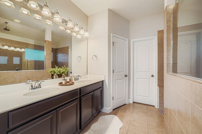 Building Photo - 3313 De Torres Cir