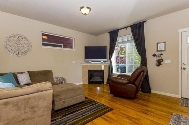 Building Photo - Great four bedroom home in Beaverton!