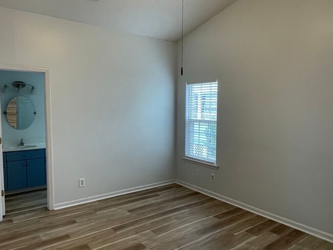 Building Photo - 2 Bedroom 2 Bath  with Flex Room, located in Saltaire Village