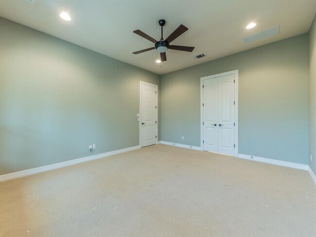 Building Photo - 826 San Remo Blvd