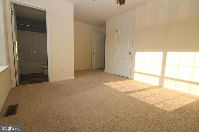 Building Photo - 120 Salerno Dr