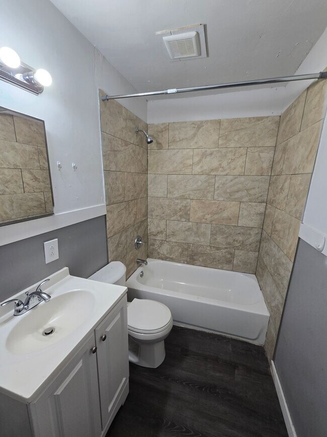 Building Photo - 3 bed 1 bath W/ back yard bunker!