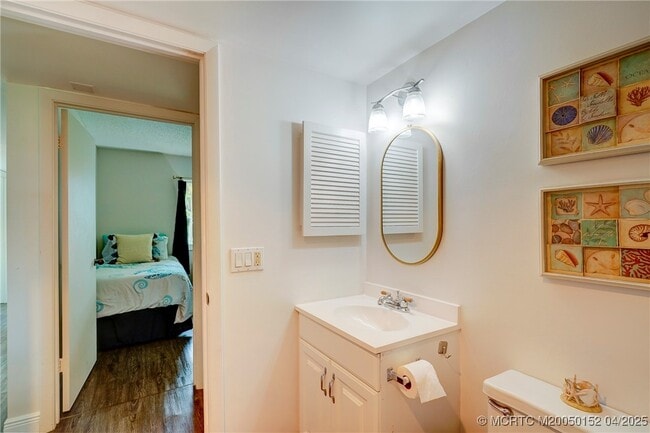 Building Photo - 5563 NE Gulfstream Way
