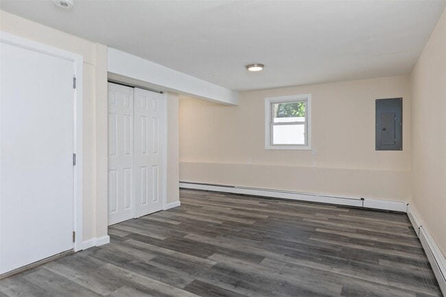 Building Photo - 271 6th Ave