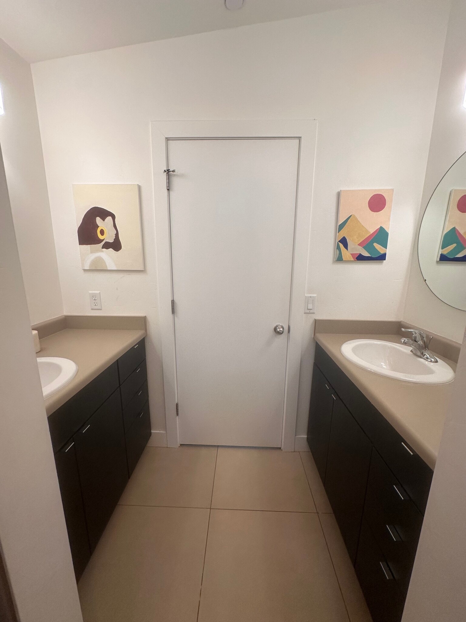 Building Photo - 1037 W Rooftop Dr