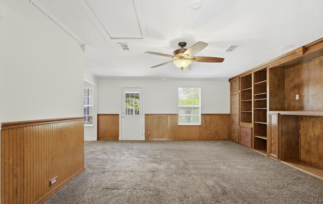 Building Photo - 2162 Saint Martins Dr E