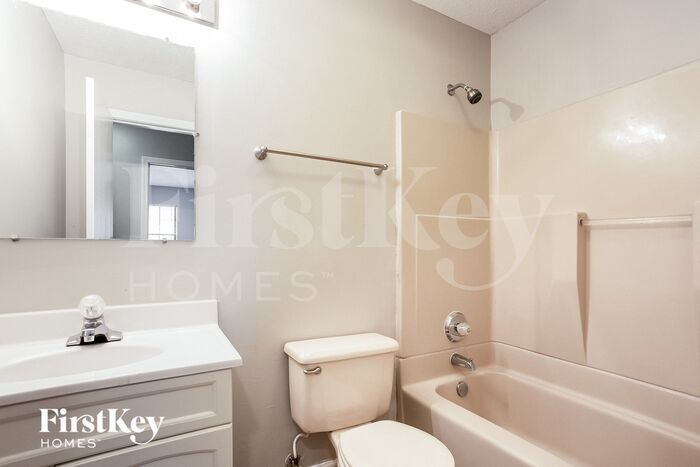 Building Photo - 522 Nelson Dr