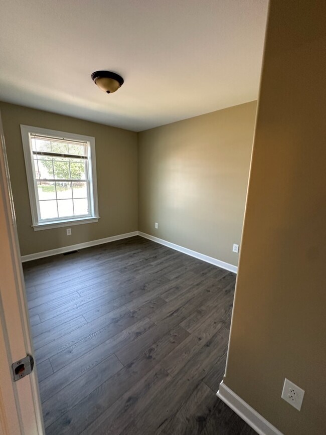 Building Photo - 170 Cortland Dr