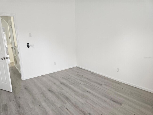 Building Photo - 9153 Oak Fern Dr