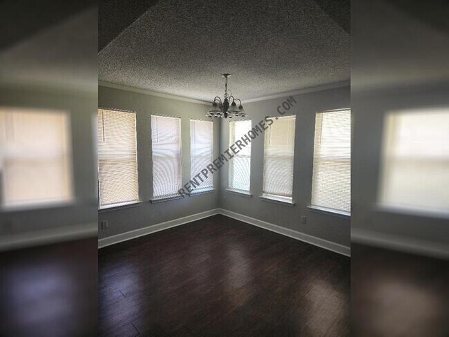 Building Photo - 1805 Dorchester St