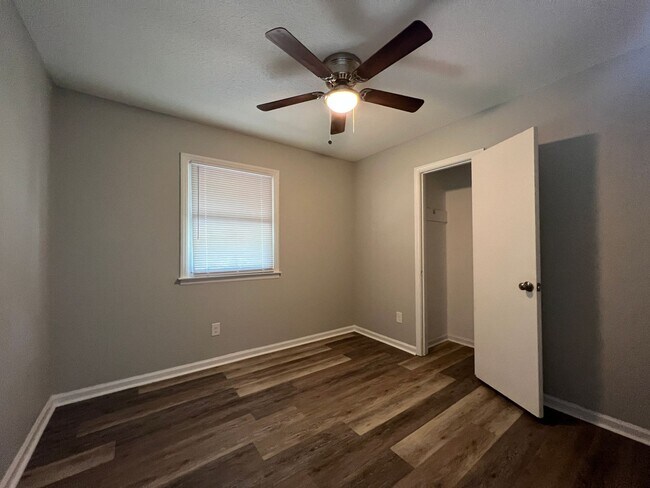 Building Photo - 610 Belfast Dr