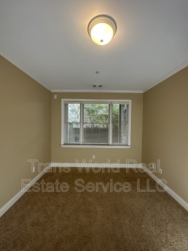 Building Photo - 1041 Emory Parc Pl
