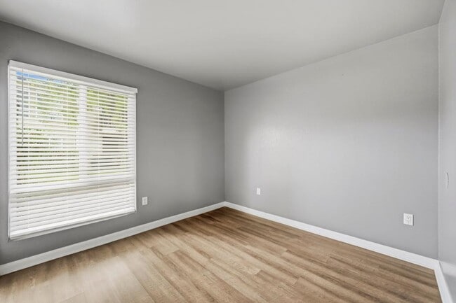 Building Photo - 2536 White Oak Pl