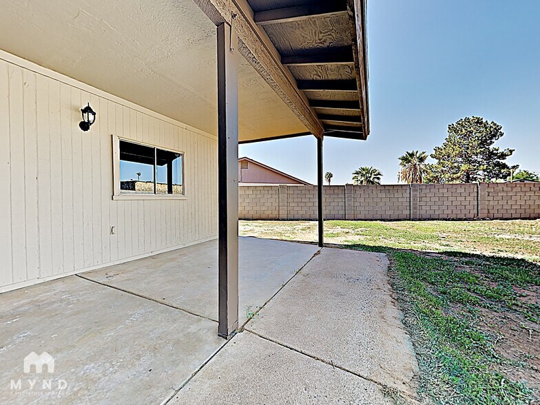 Building Photo - 8048 W Clayton Dr
