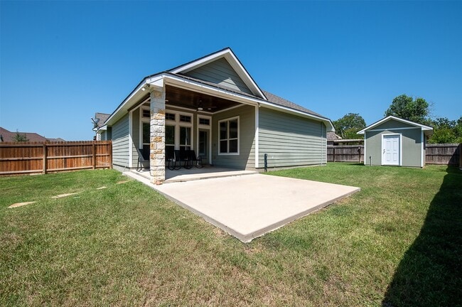 Building Photo - 2125 Stubbs Dr