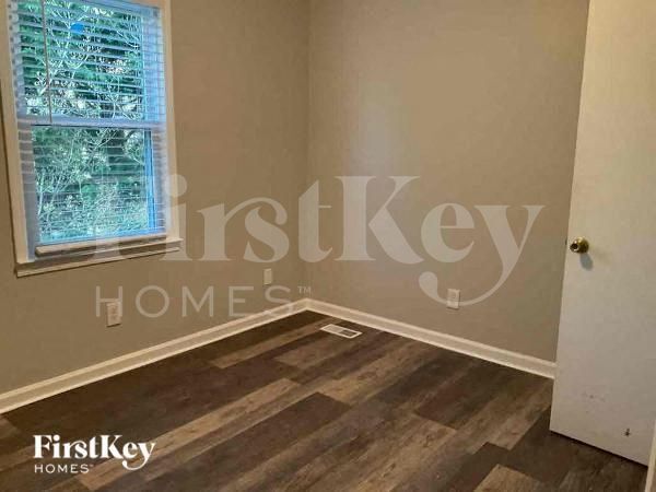 Building Photo - 5612 Pinewood Dr