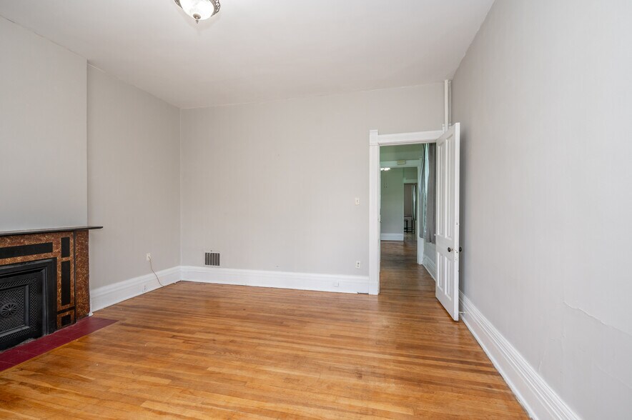 Building Photo - 120 Lyon St