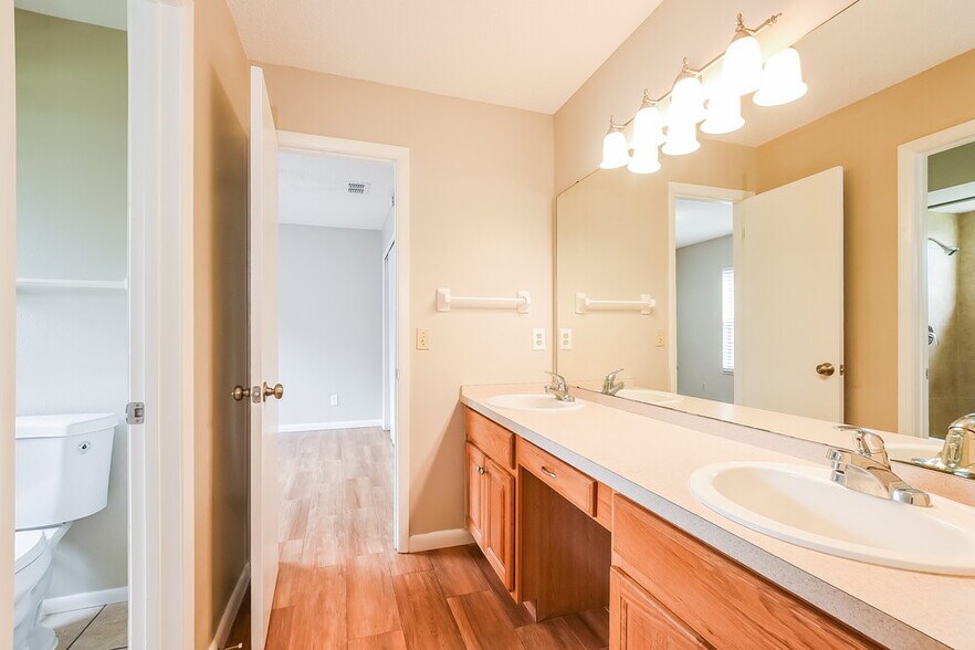 Building Photo - 2854 Camomile Dr