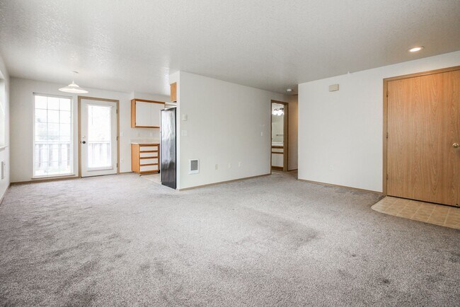 Building Photo - 2743 SW Jasmine Pl
