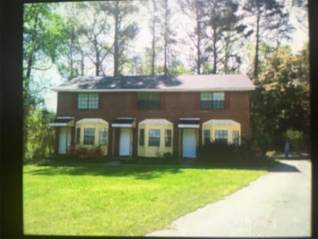 Primary Photo - 205 Meadowbrook Ct