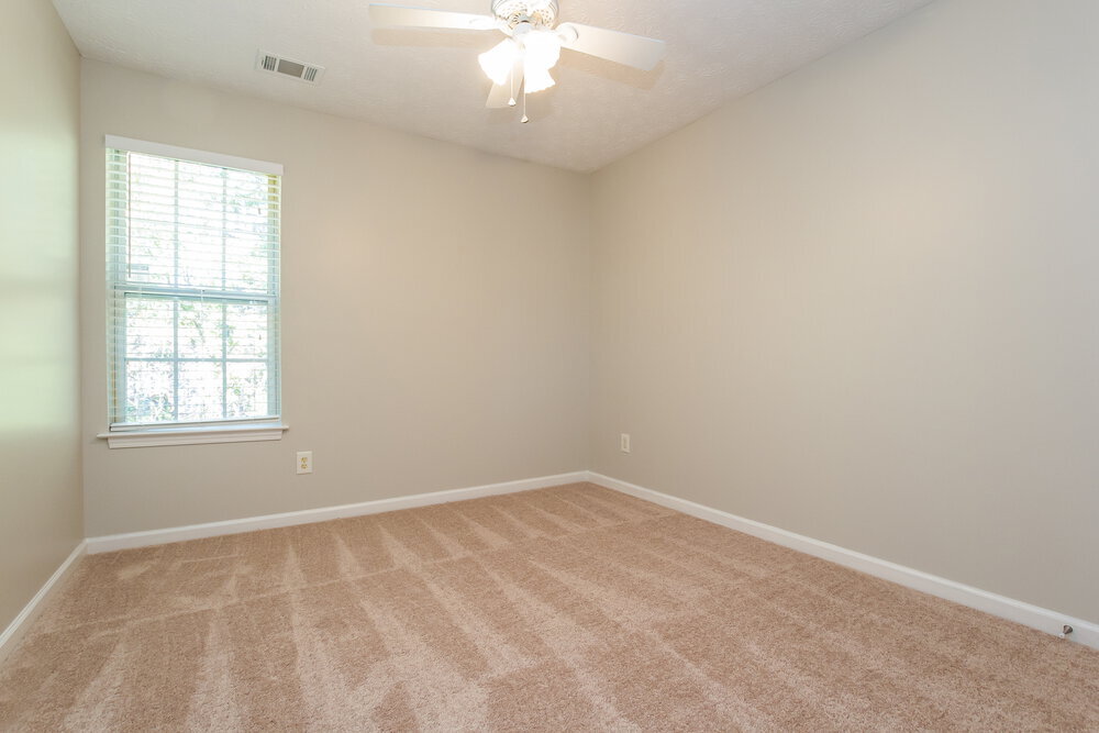 Building Photo - 126 Springbottom Dr SE