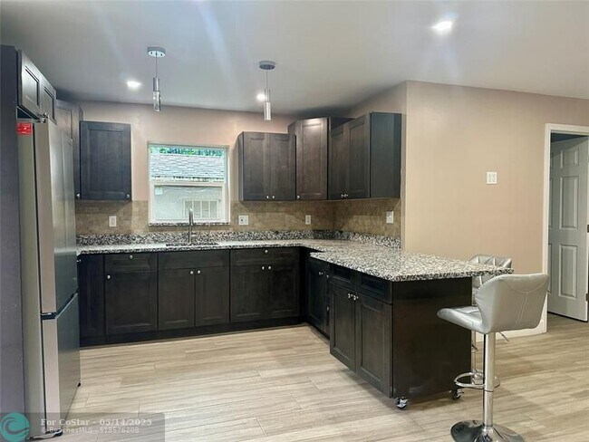 Primary Photo - 1650 SW 117th Ave