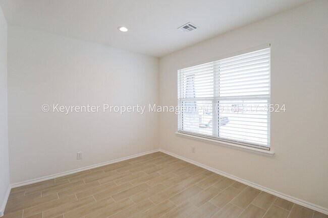 Building Photo - 3 Bed | 2 Bath in Owasso!